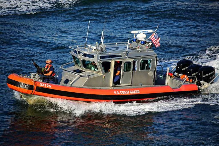 US Coast Guard Busts Hundreds of Illegal Migrants Sailing to America ...