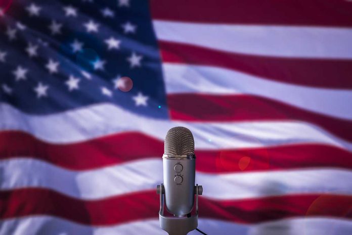 Microphone, Flag